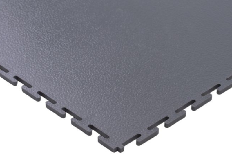 Detailansicht der Flexi-Tile Premium Garagenfliese mit Hammerschlagoberfläche
