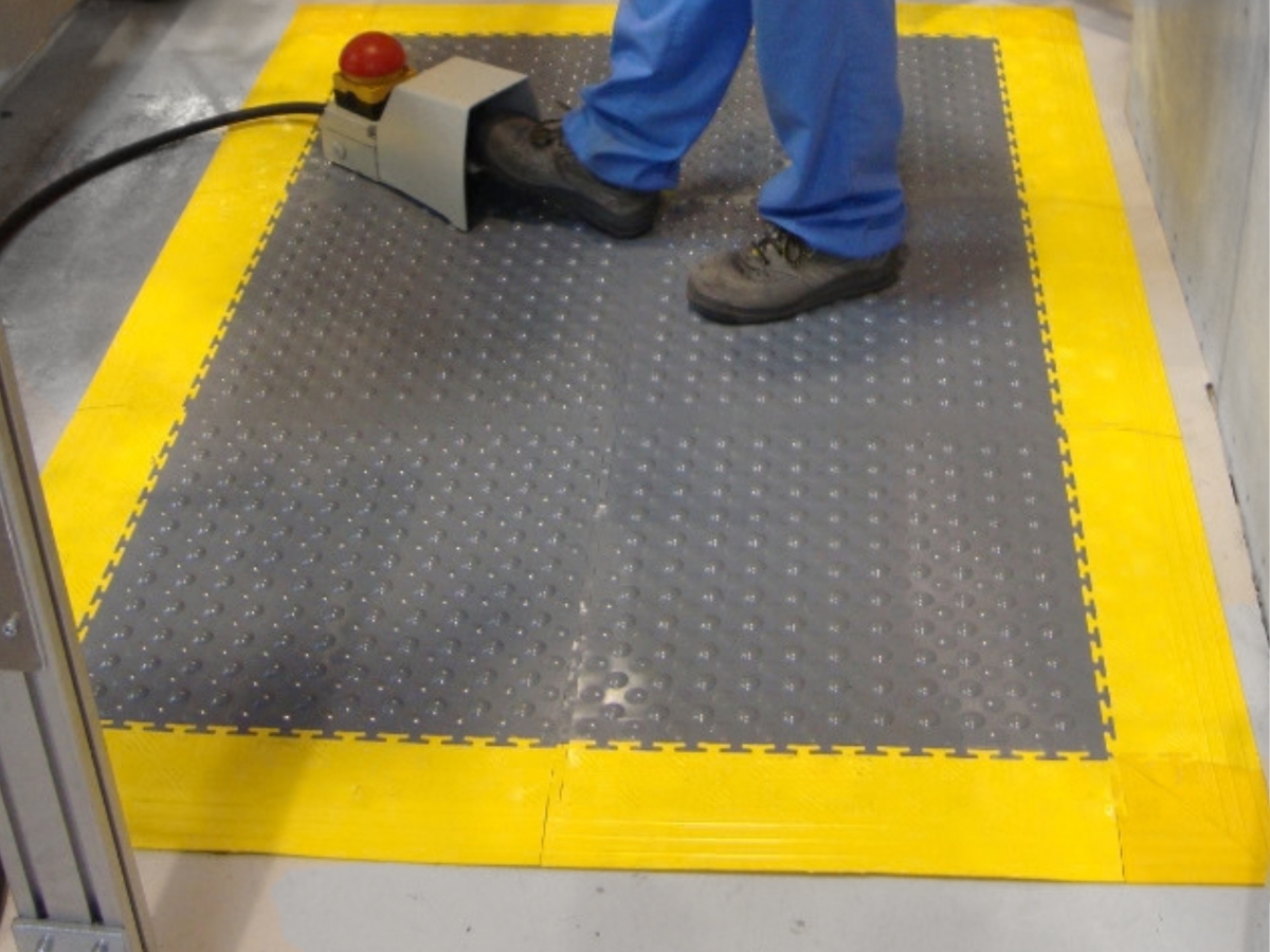 Anwendungsbeispiel einer Flexi-Tile 14 mm Fläche mit Seitenteilen und Außenecken