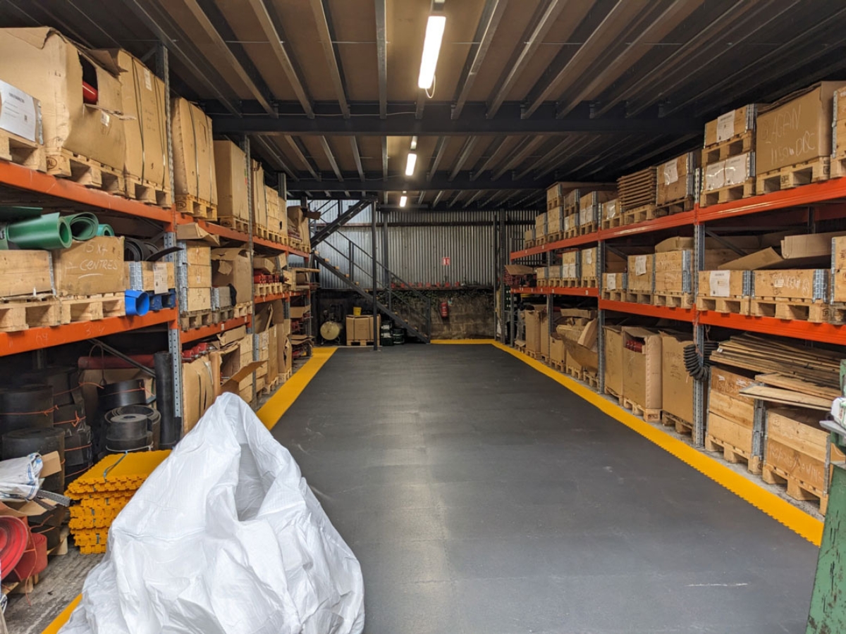 Betriebliche Fläche mit Flexi-Tile ECO Industriefliesen