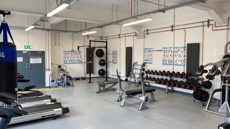 Flexi-Tile PVC-Klickfliesen in einem Fitness- und Freizeitraum