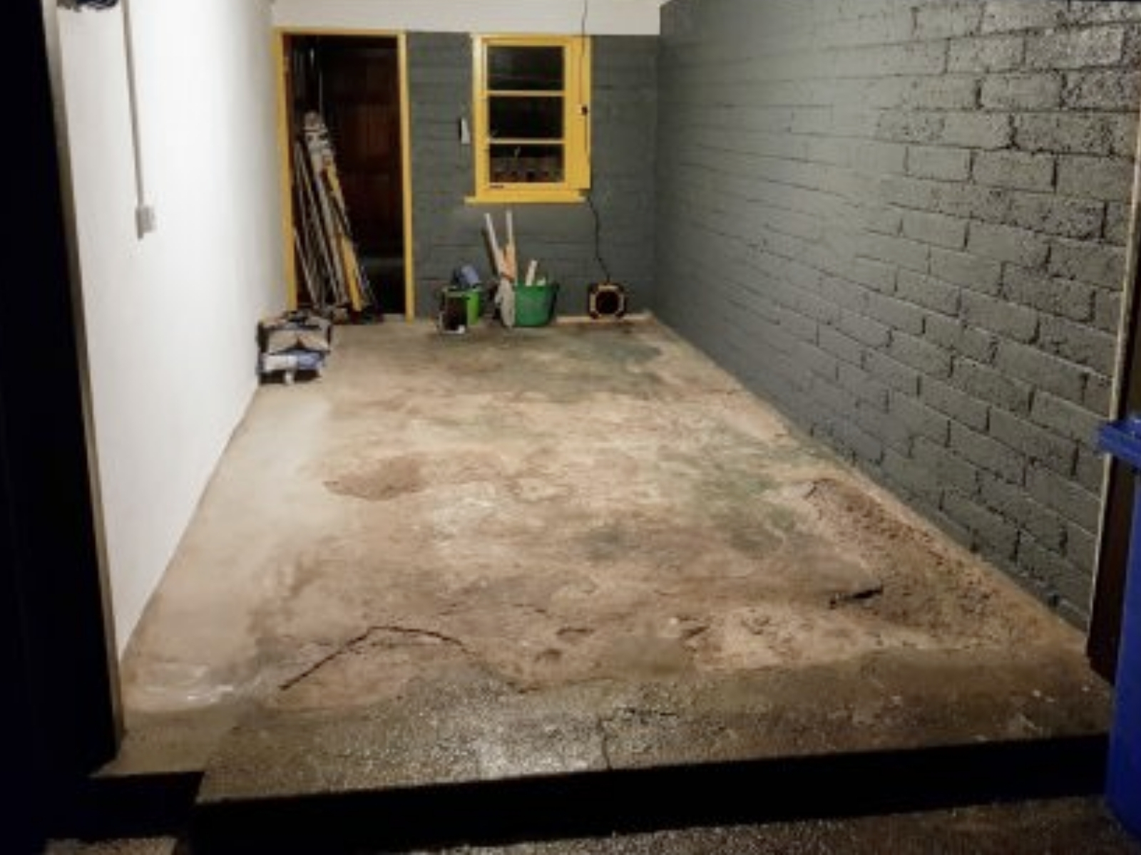 Garagenboden vor der Verlegung von Flexi-Tile ECO Garagenfliesen 7 mm
