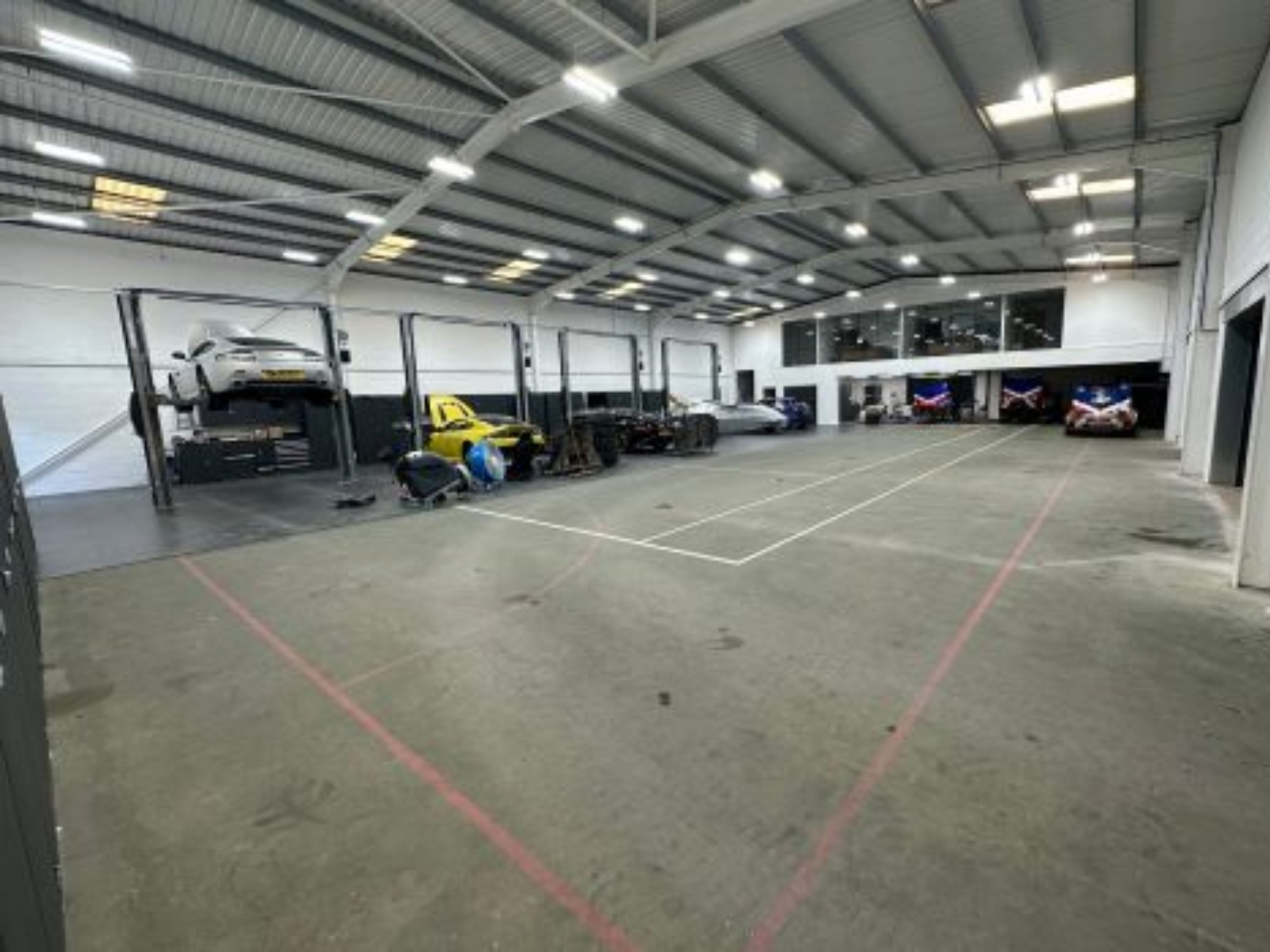 Garagenboden vor der Verlegung von Flexi-Tile Premium Garagenfliesen 7 mm