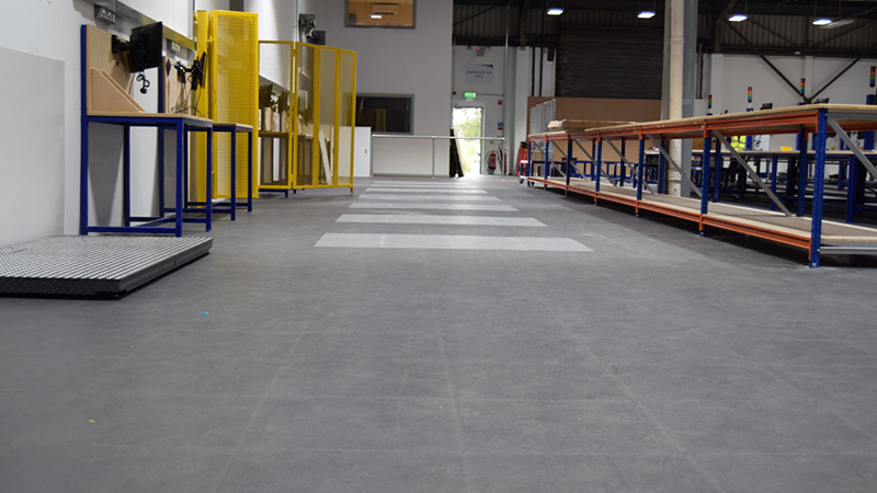 Flexi-Tile PVC-Klickfliesen in einem leicht beanspruchten Gewerbe- und Industriebereich