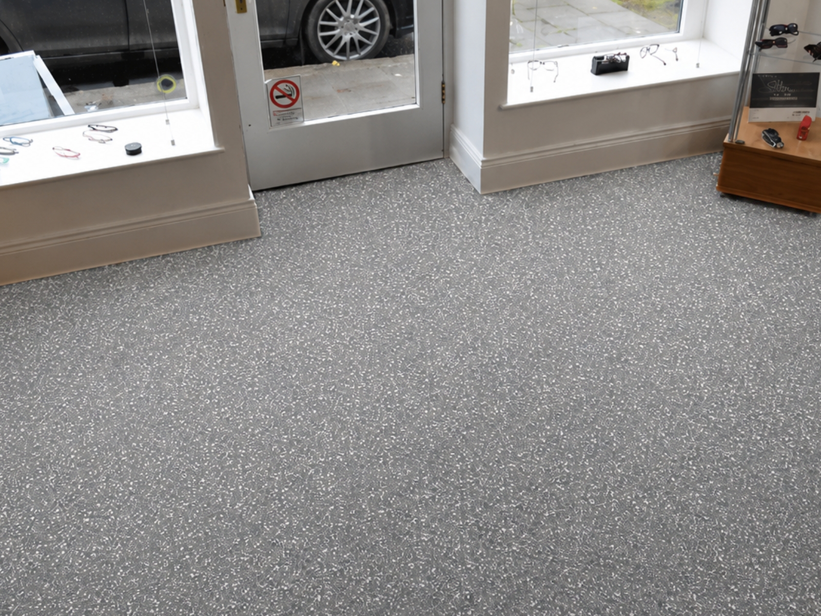 Zugeschnittene Flexi-Tile Granit Fliesen an einer Raumkante