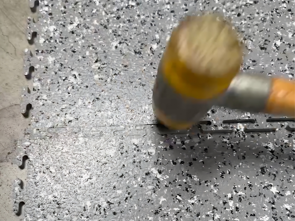 Klickverbindung der Flexi-Tile Granitfliese 4,5 mm