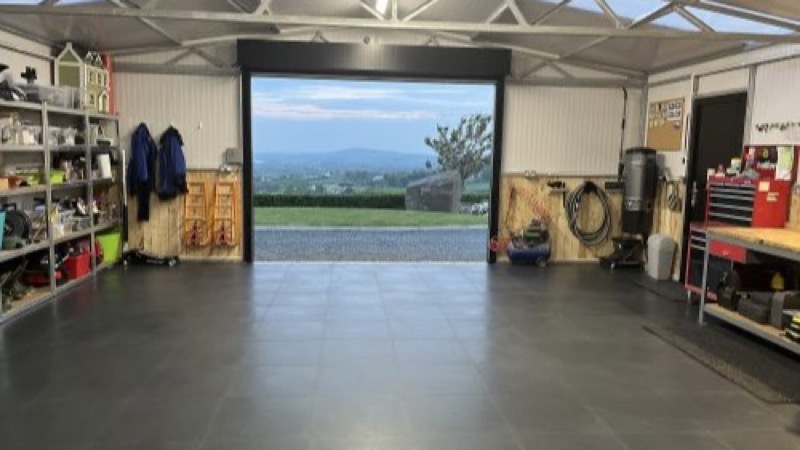 Flexi-Tile PVC-Klickfliesen als Boden in einer Garage