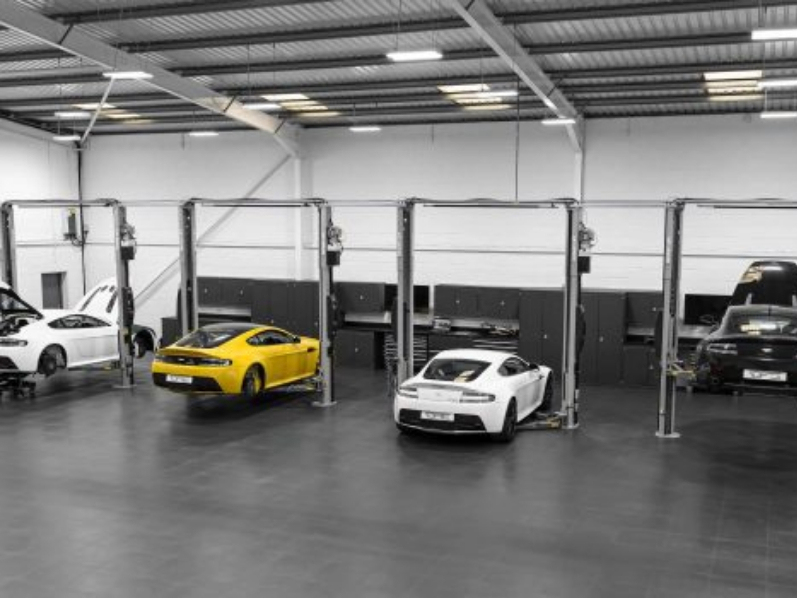 Garagenboden nach der Verlegung von Flexi-Tile Premium Garagenfliesen 7 mm