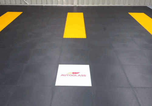 Flexi-Tile Bodenfläche mit individuell bedruckter Logo-Fliese