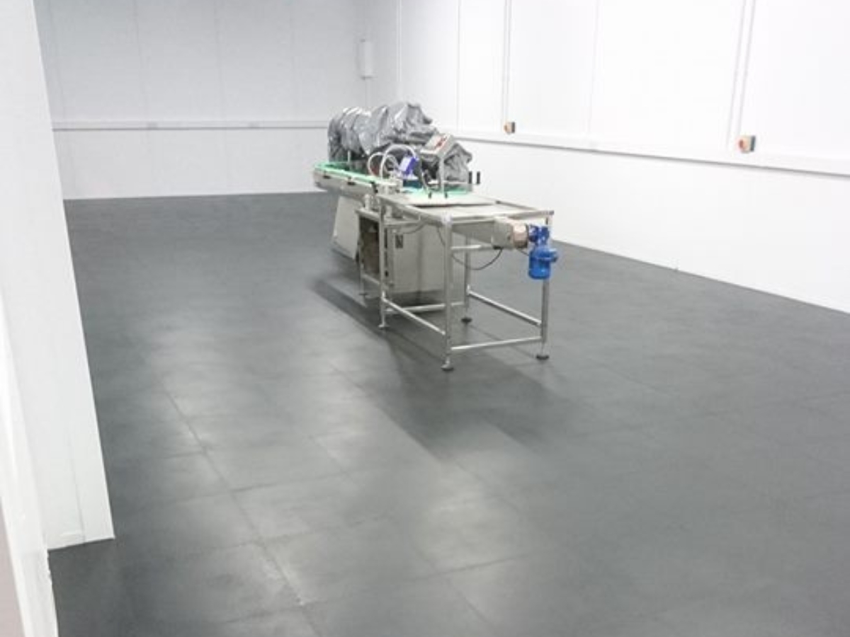 Anwendungsbeispiel einer Betriebsfläche mit Flexi-Tile ECO Industriefliesen