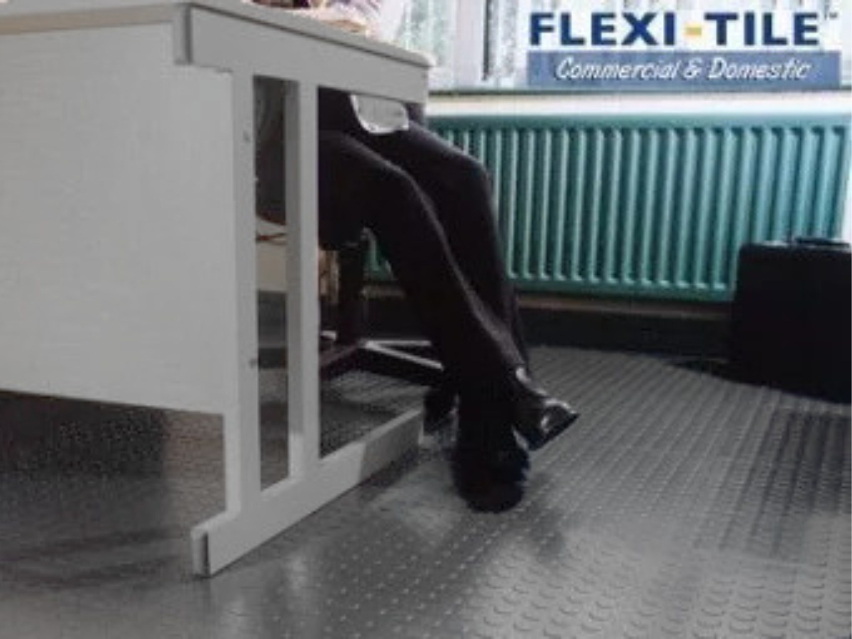 Anwendungsbeispiel mit Flexi-Tile PVC Klickfliese Premium 4,5 mm Genoppt