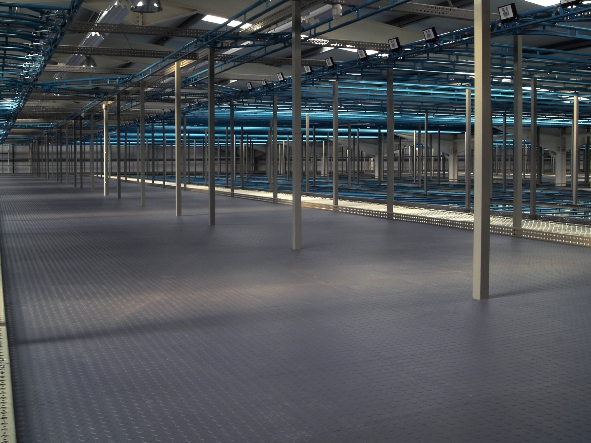 Anwendungsbeispiel der Flexi-Tile Premium Industriefliese 4,5 mm mit genoppter Oberfläche