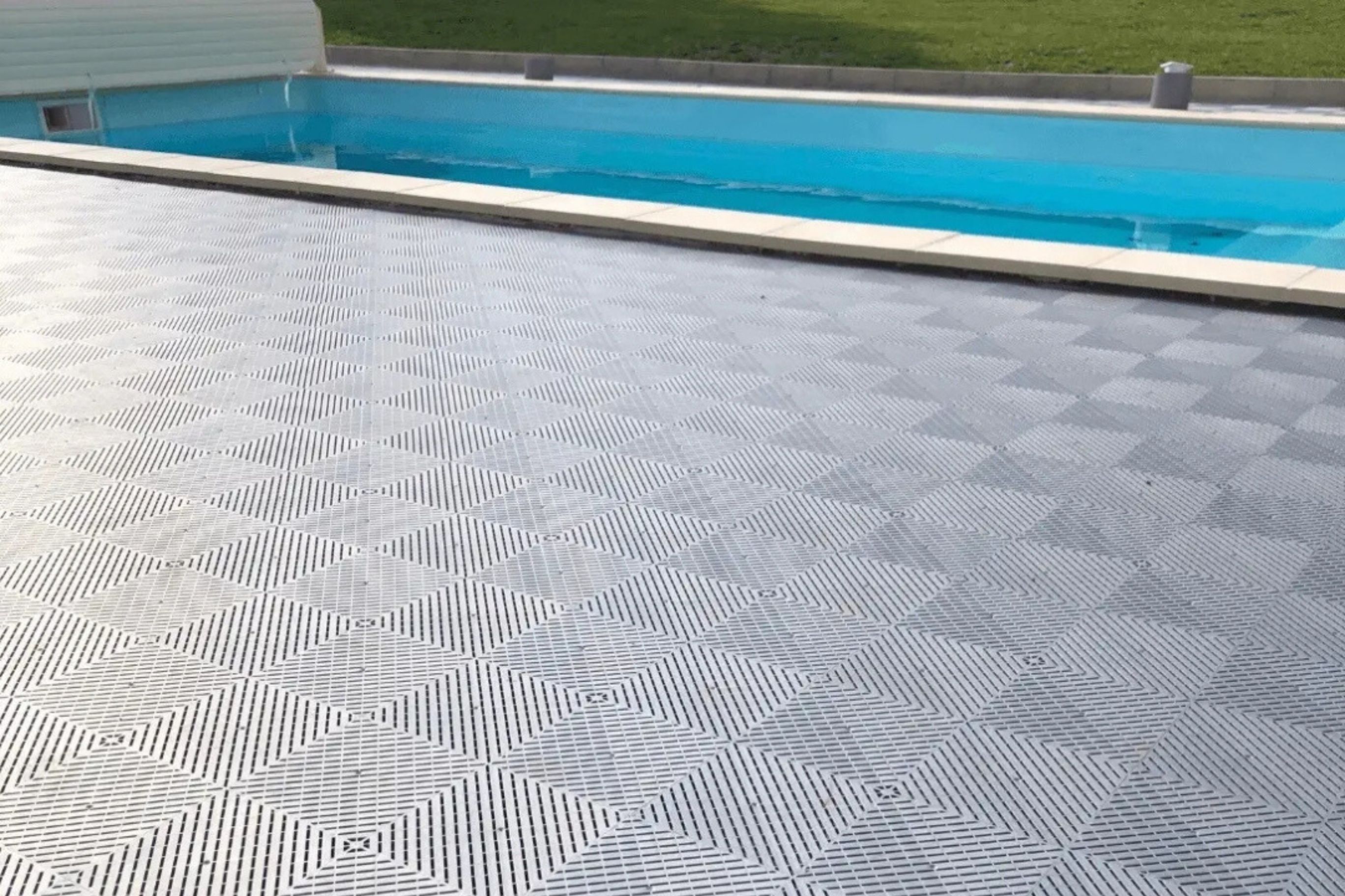 Swisstrax Boden für Terrasse, Pool und Spa