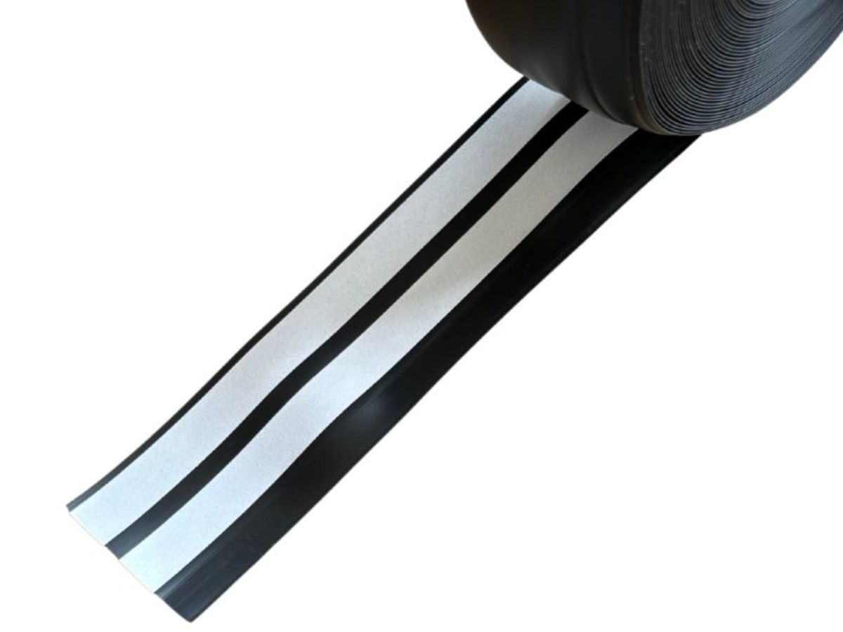 Selbstklebende Rückseite der PVC Weichsockelleiste